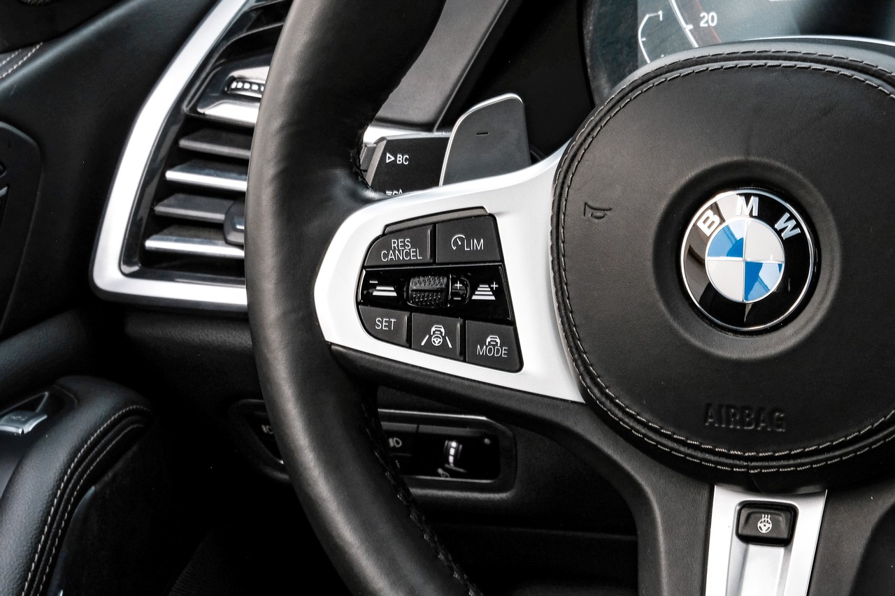 BMW X7 Vehicle Main Gallery Image 17