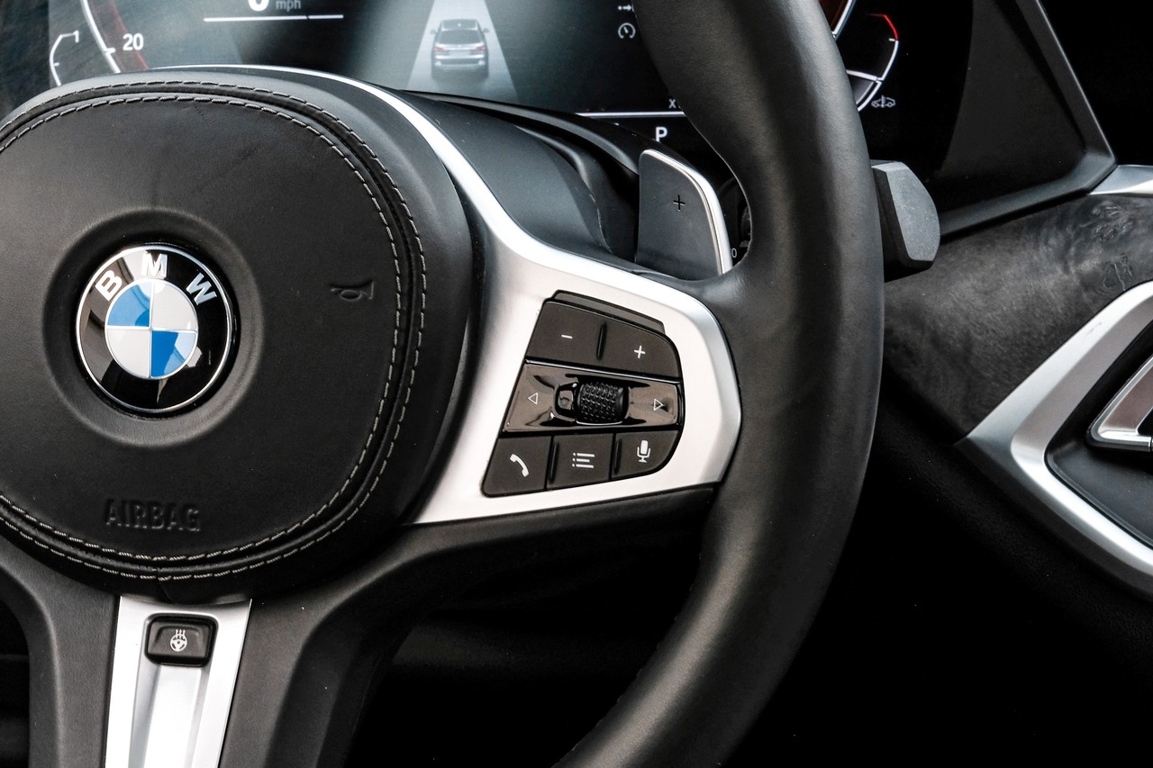 BMW X7 Vehicle Main Gallery Image 18