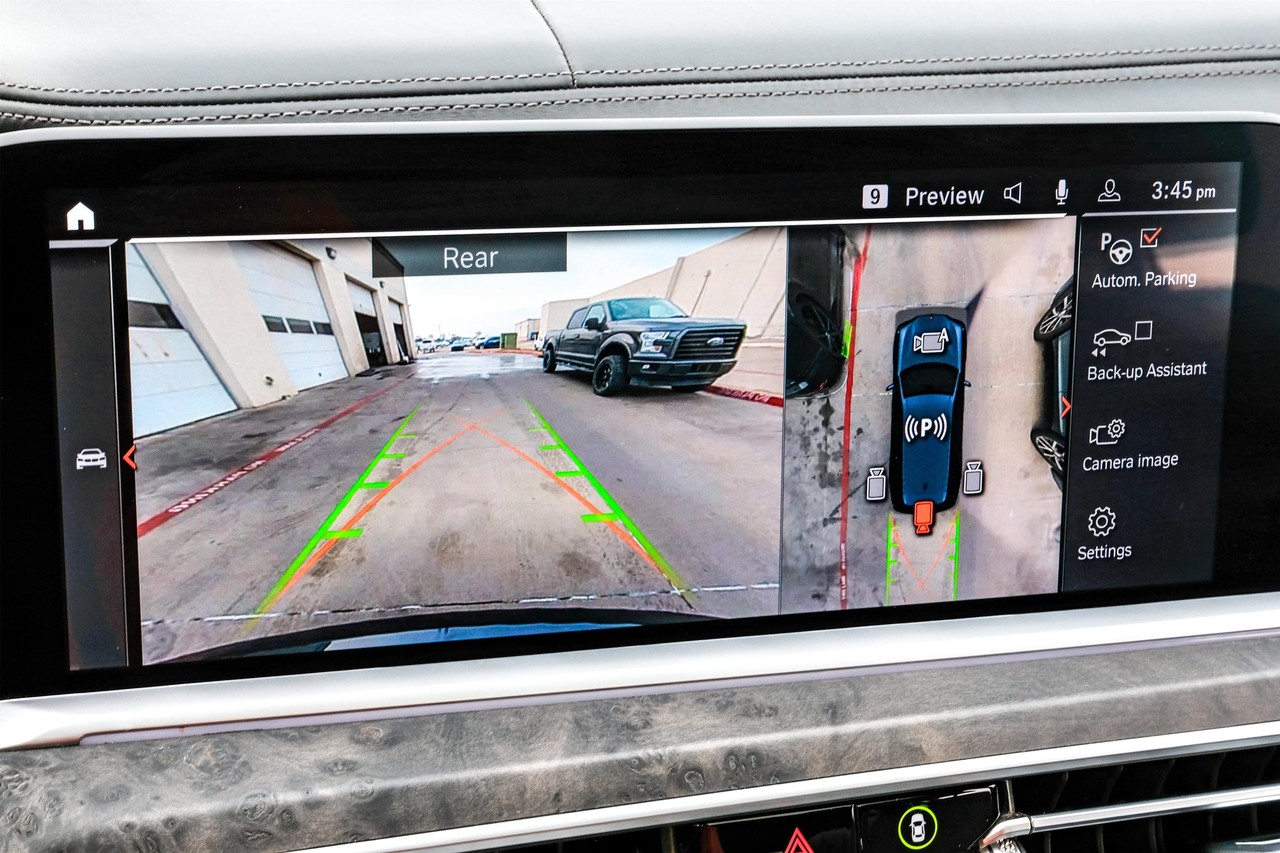 BMW X7 Vehicle Main Gallery Image 26