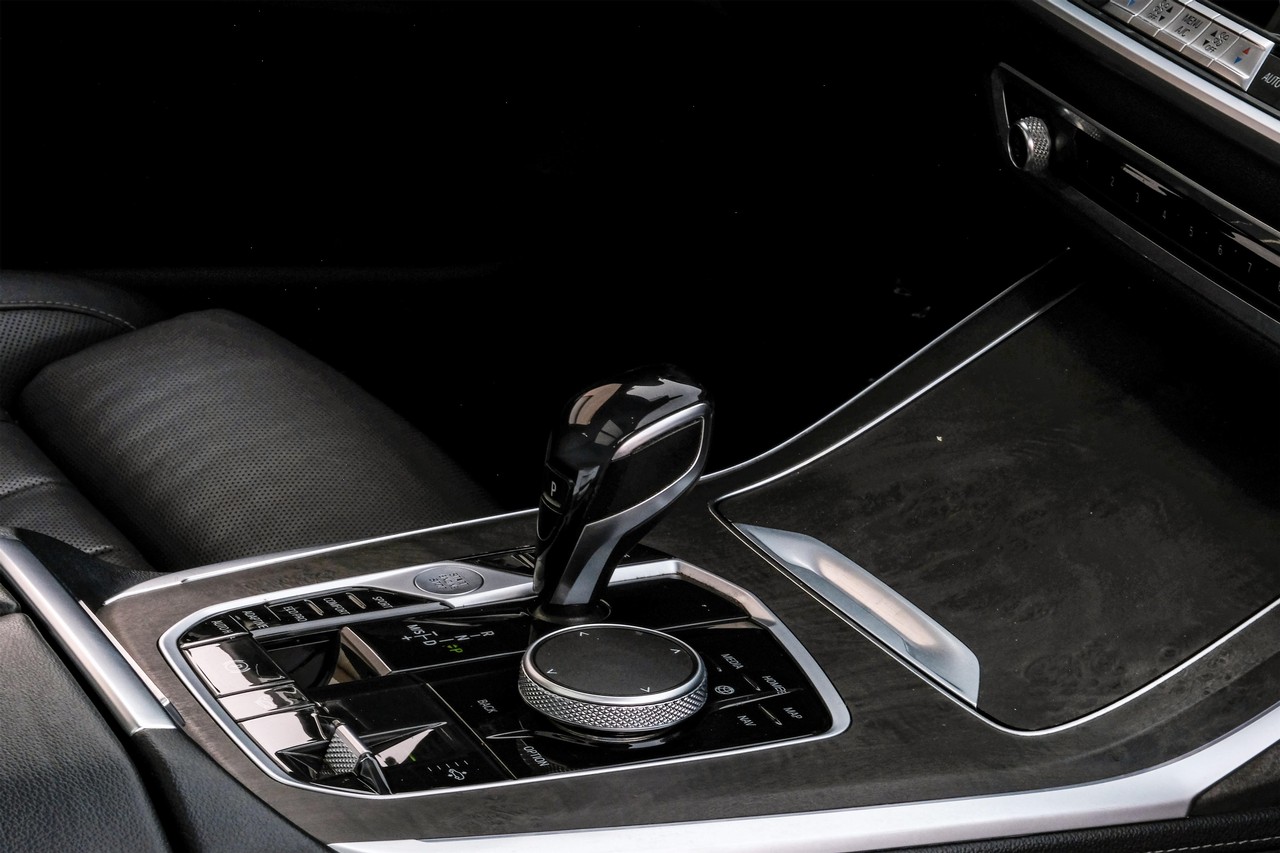 BMW X7 Vehicle Main Gallery Image 27