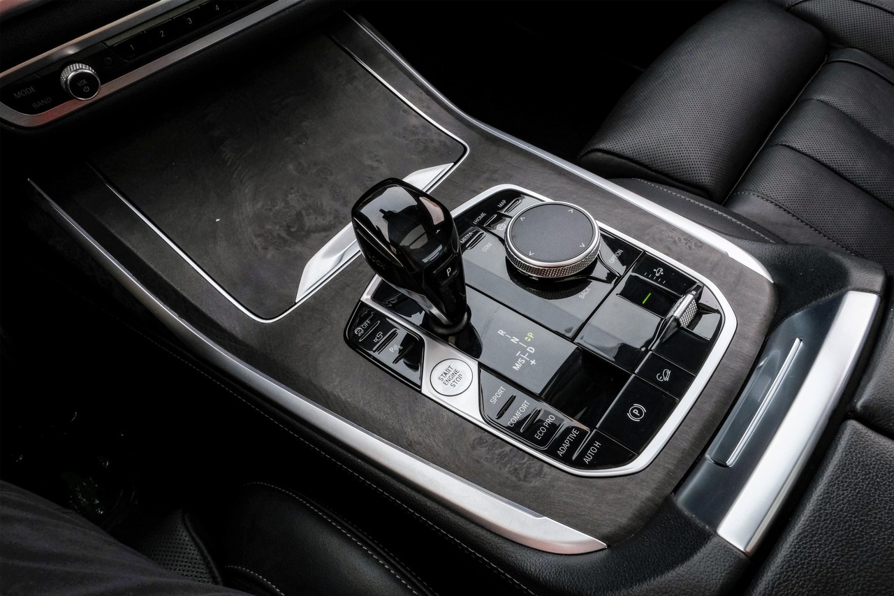 BMW X7 Vehicle Main Gallery Image 28