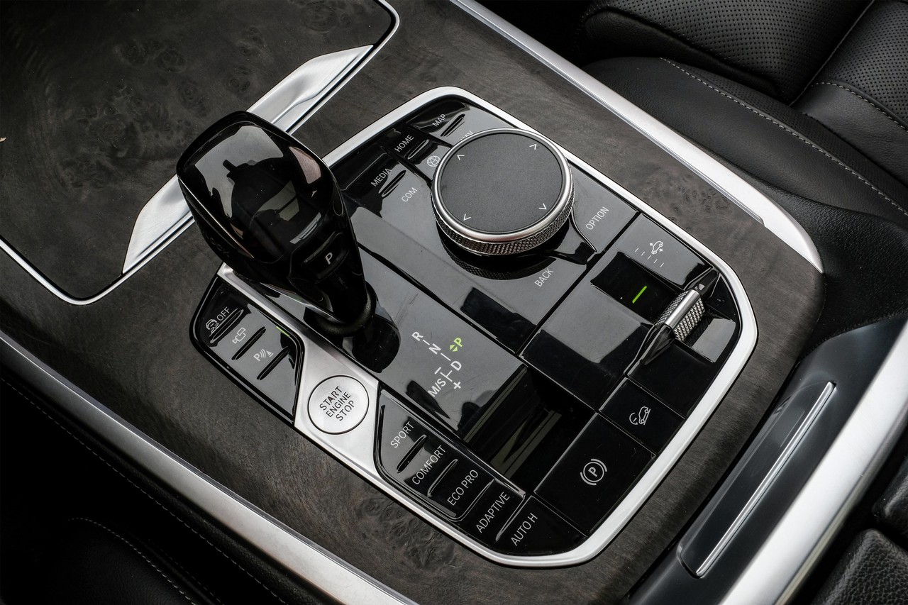 BMW X7 Vehicle Main Gallery Image 29