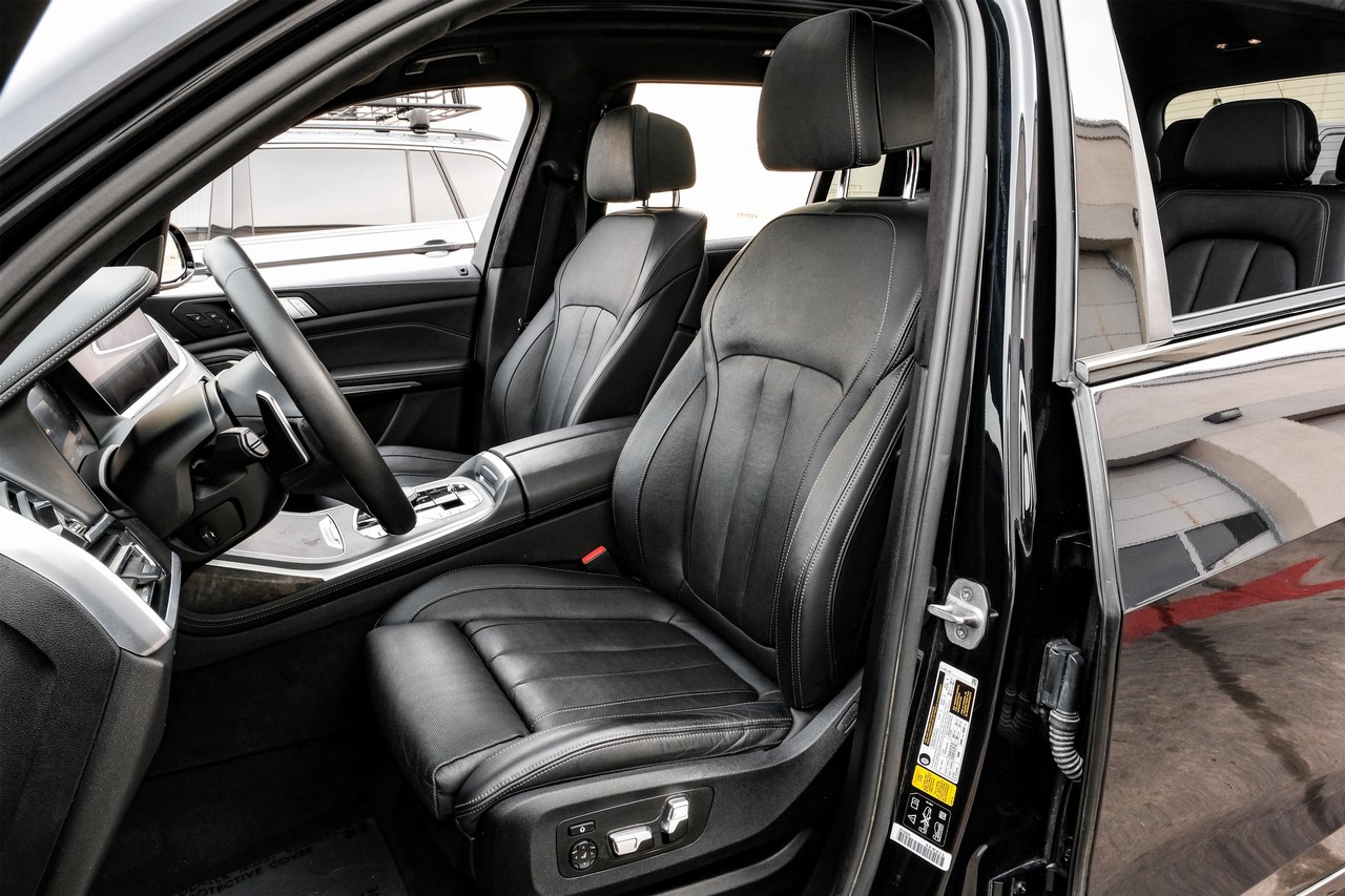 BMW X7 Vehicle Main Gallery Image 35
