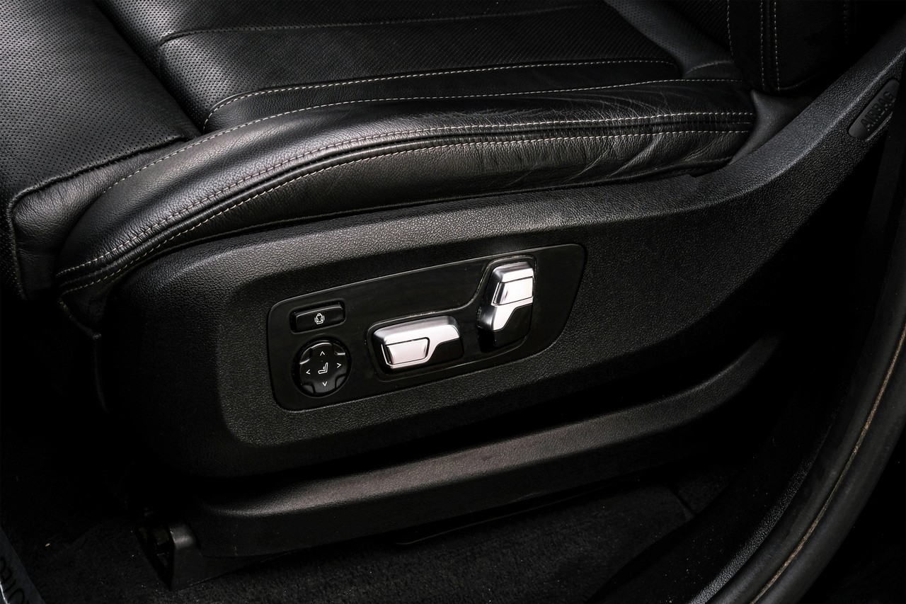 BMW X7 Vehicle Main Gallery Image 36