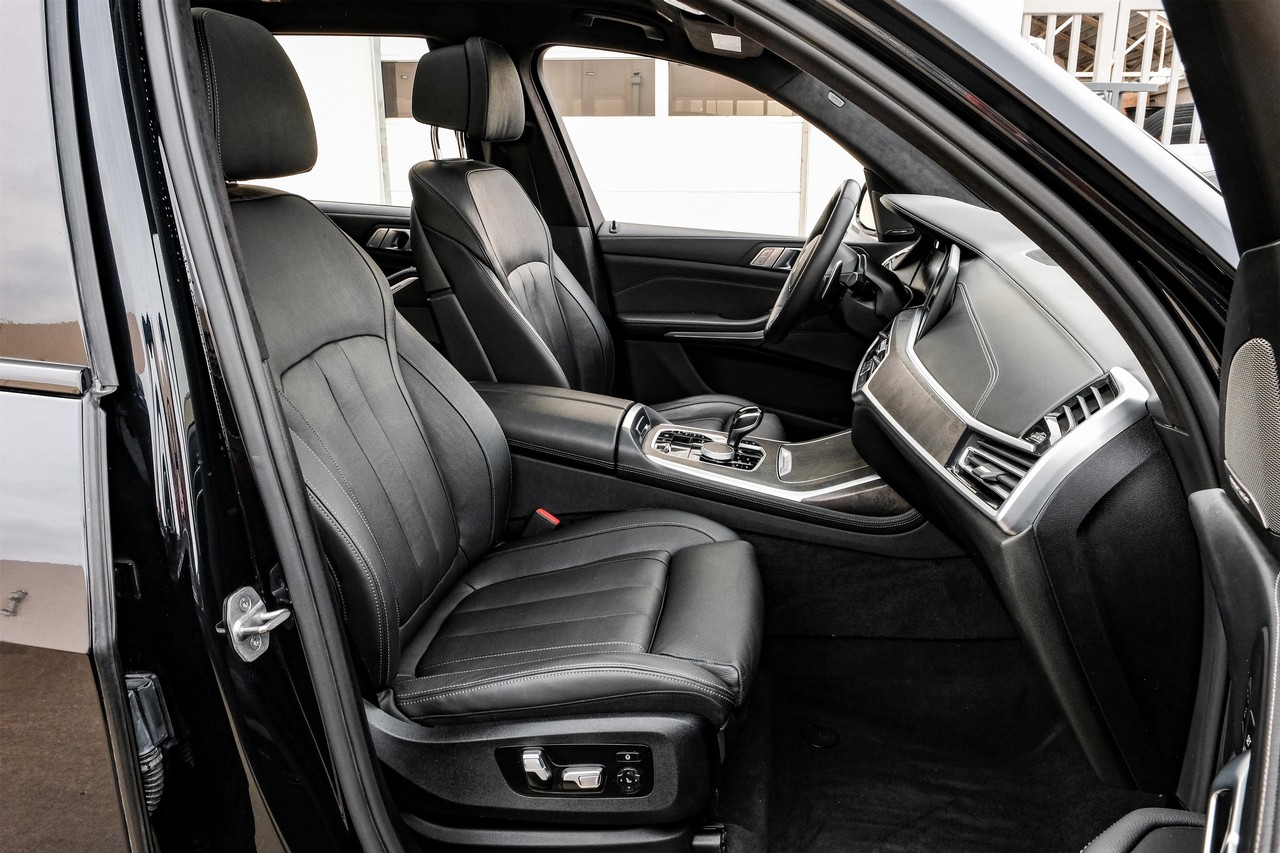 BMW X7 Vehicle Main Gallery Image 37