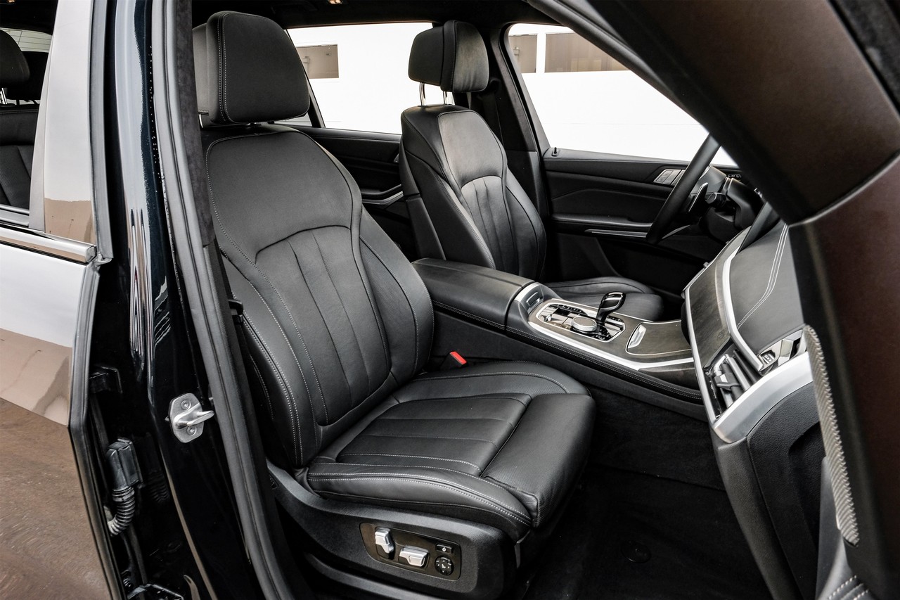 BMW X7 Vehicle Main Gallery Image 38