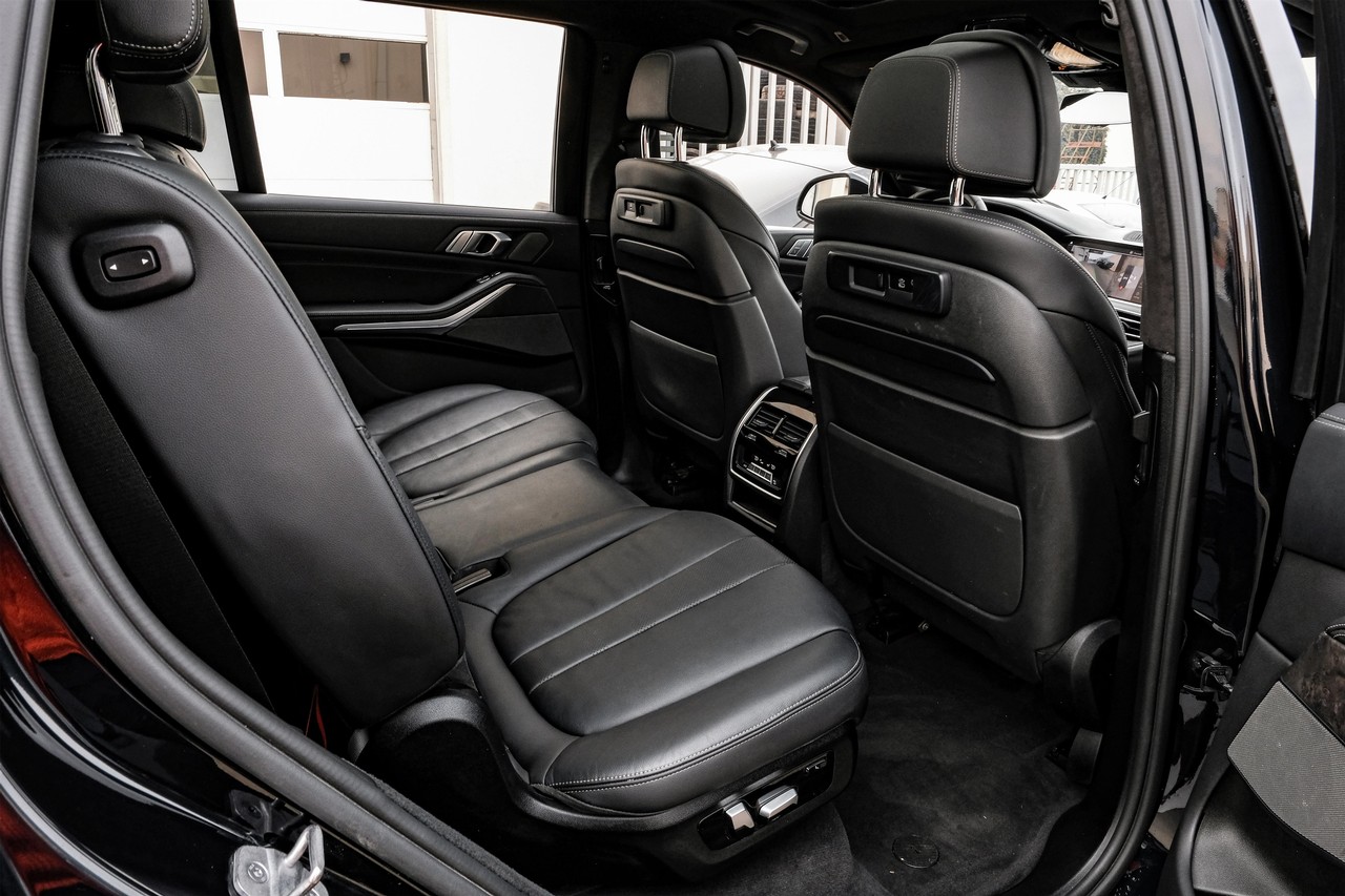 BMW X7 Vehicle Main Gallery Image 40