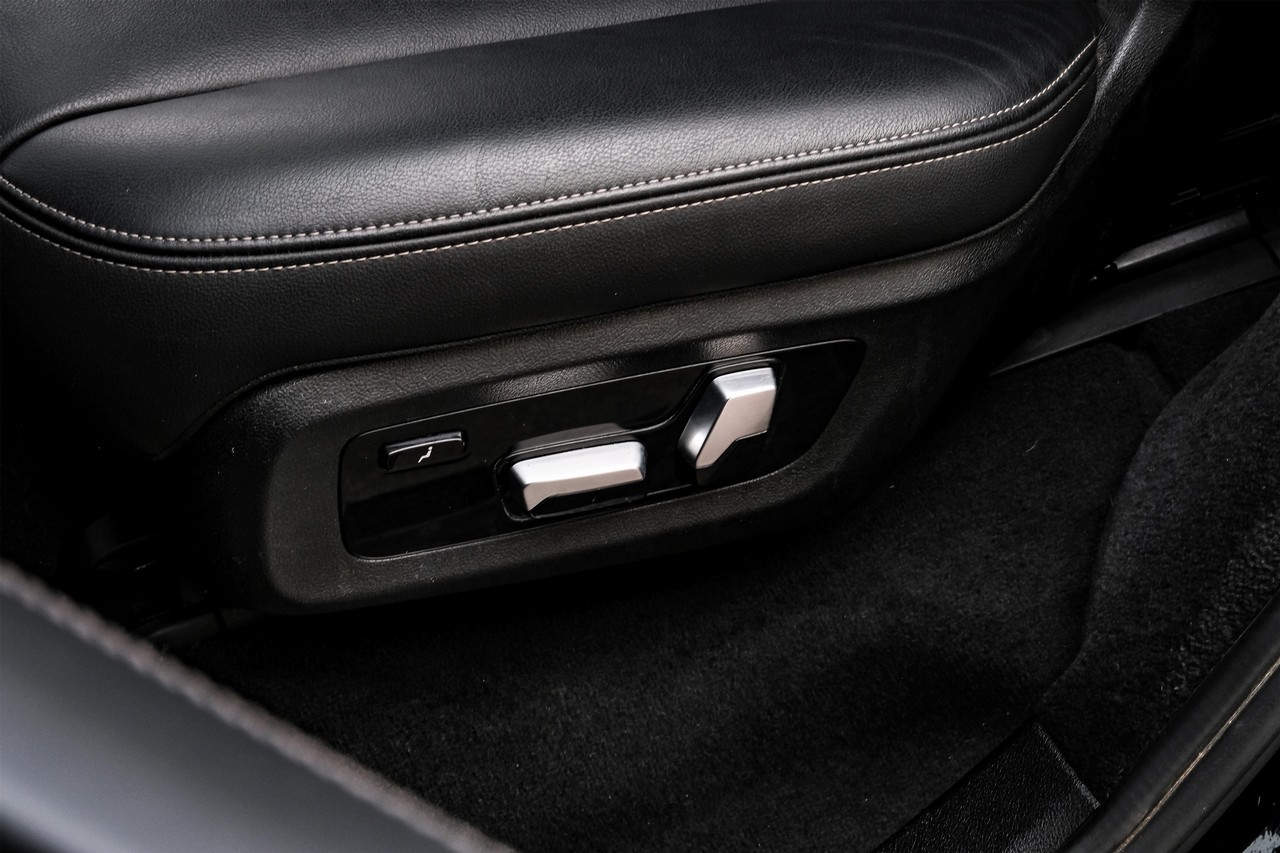 BMW X7 Vehicle Main Gallery Image 44