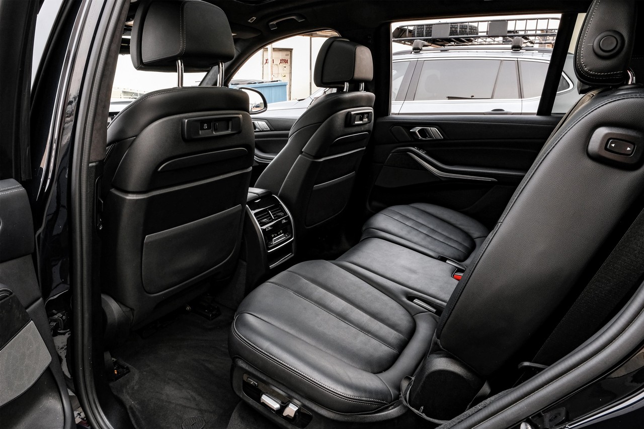 BMW X7 Vehicle Main Gallery Image 45