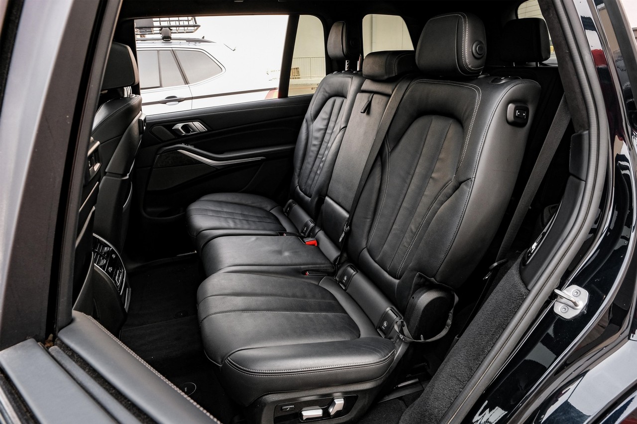BMW X7 Vehicle Main Gallery Image 46