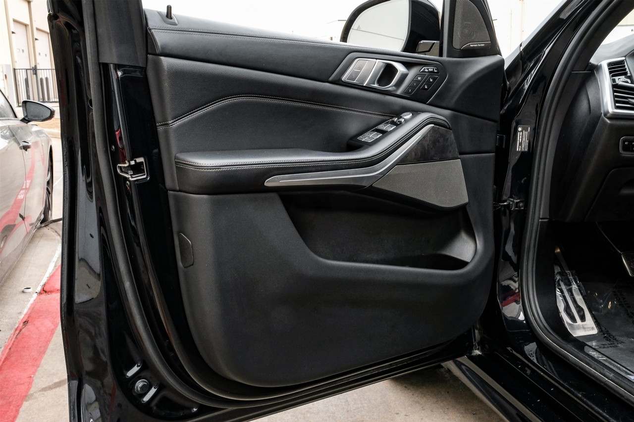 BMW X7 Vehicle Main Gallery Image 50