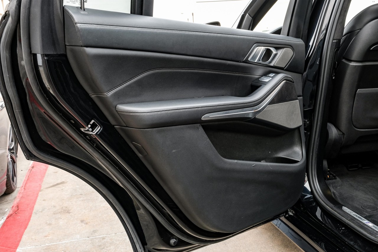 BMW X7 Vehicle Main Gallery Image 54