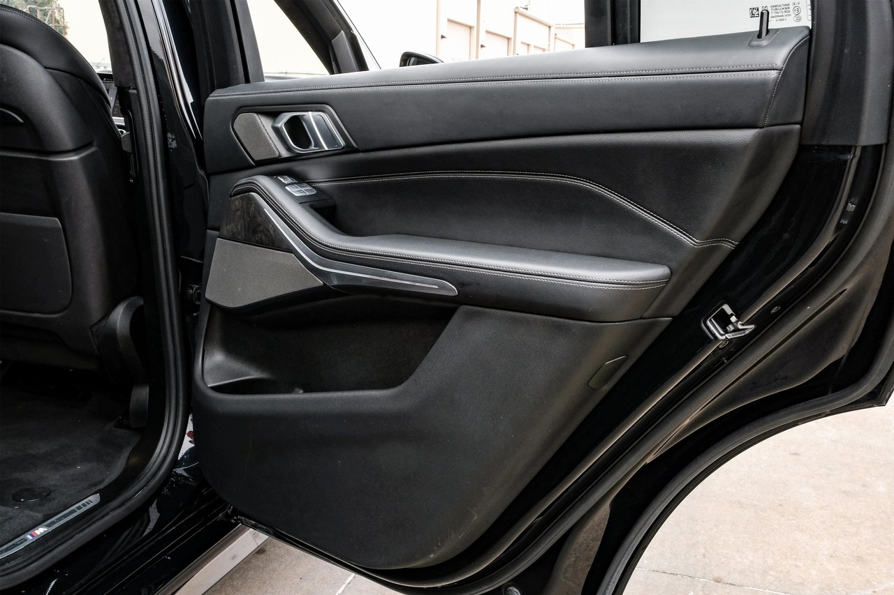 BMW X7 Vehicle Main Gallery Image 56