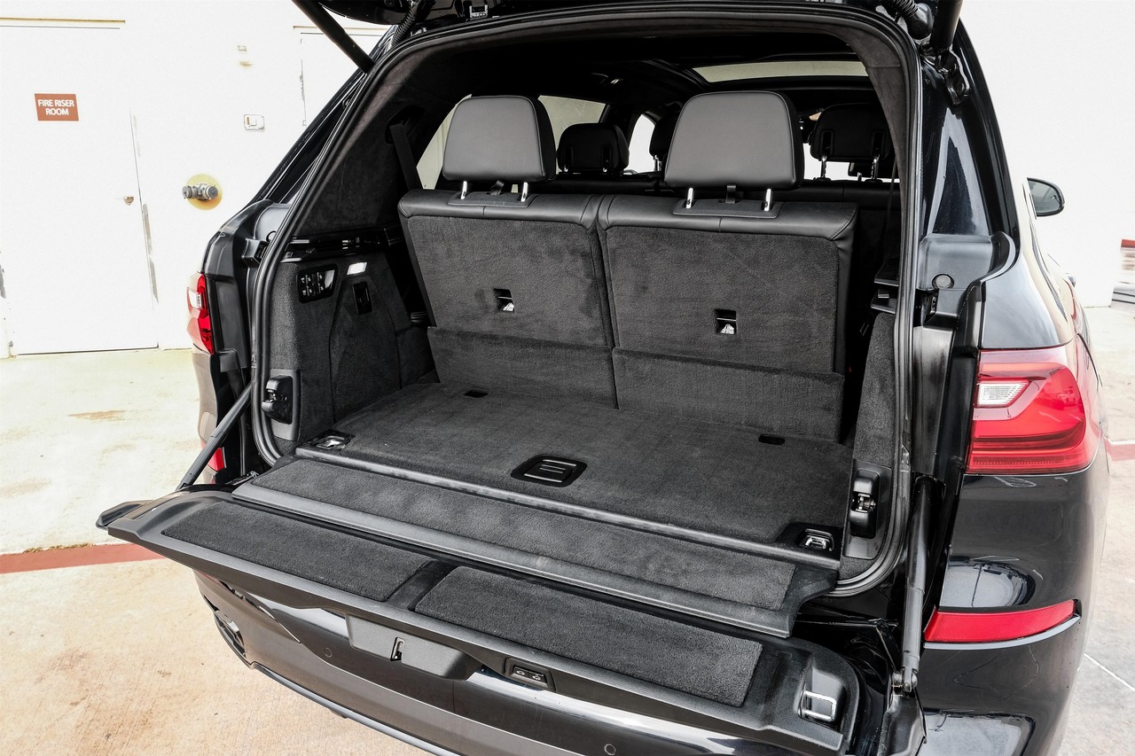 BMW X7 Vehicle Main Gallery Image 61
