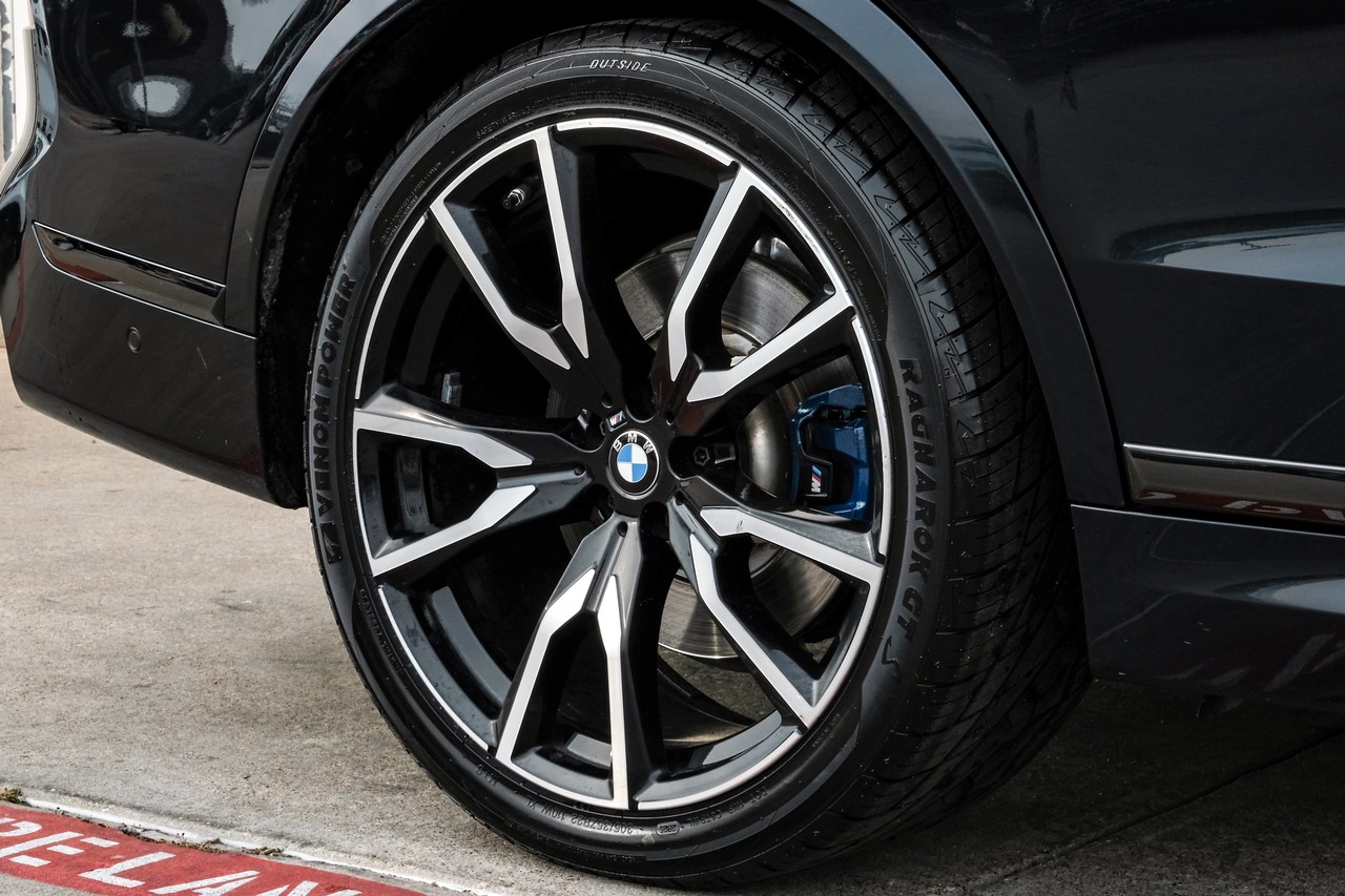 BMW X7 Vehicle Main Gallery Image 66