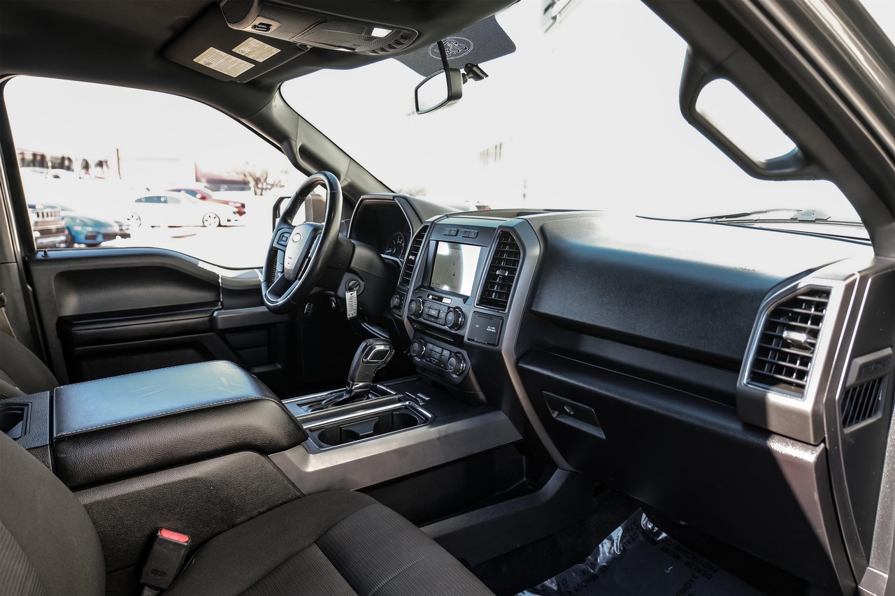 Ford F-150 Vehicle Main Gallery Image 12