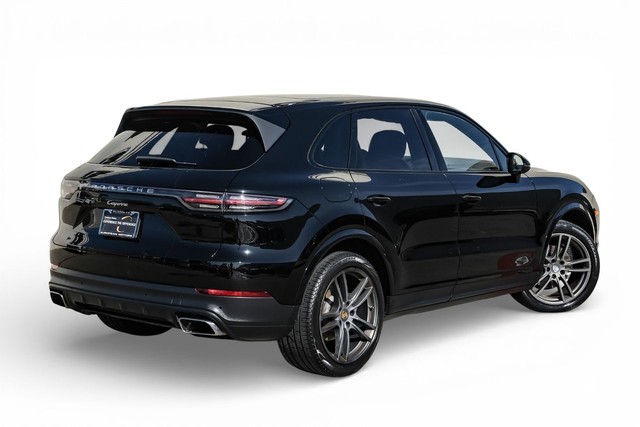 Porsche Cayenne Vehicle Full-screen Gallery Image 07