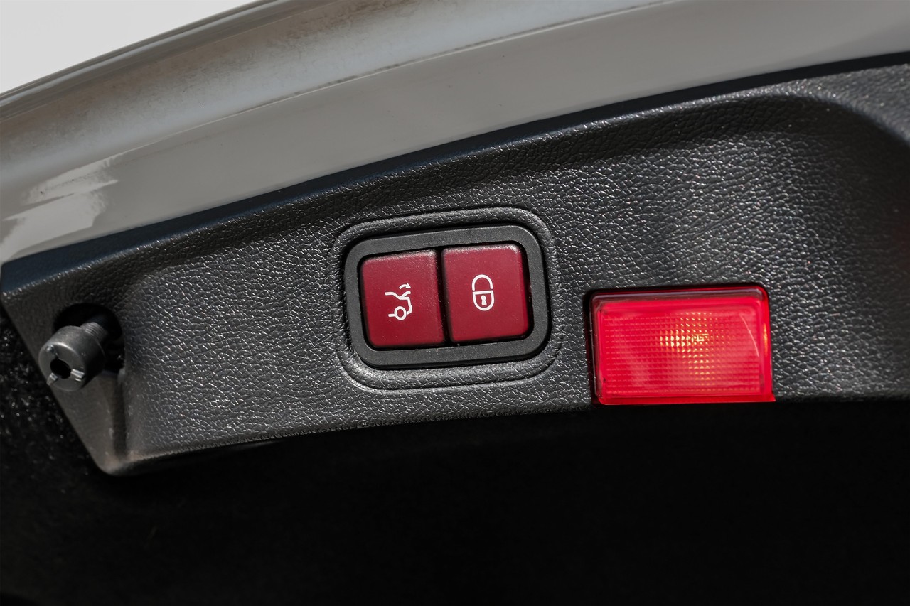 Mercedes-Benz C 43 AMG Vehicle Main Gallery Image 46