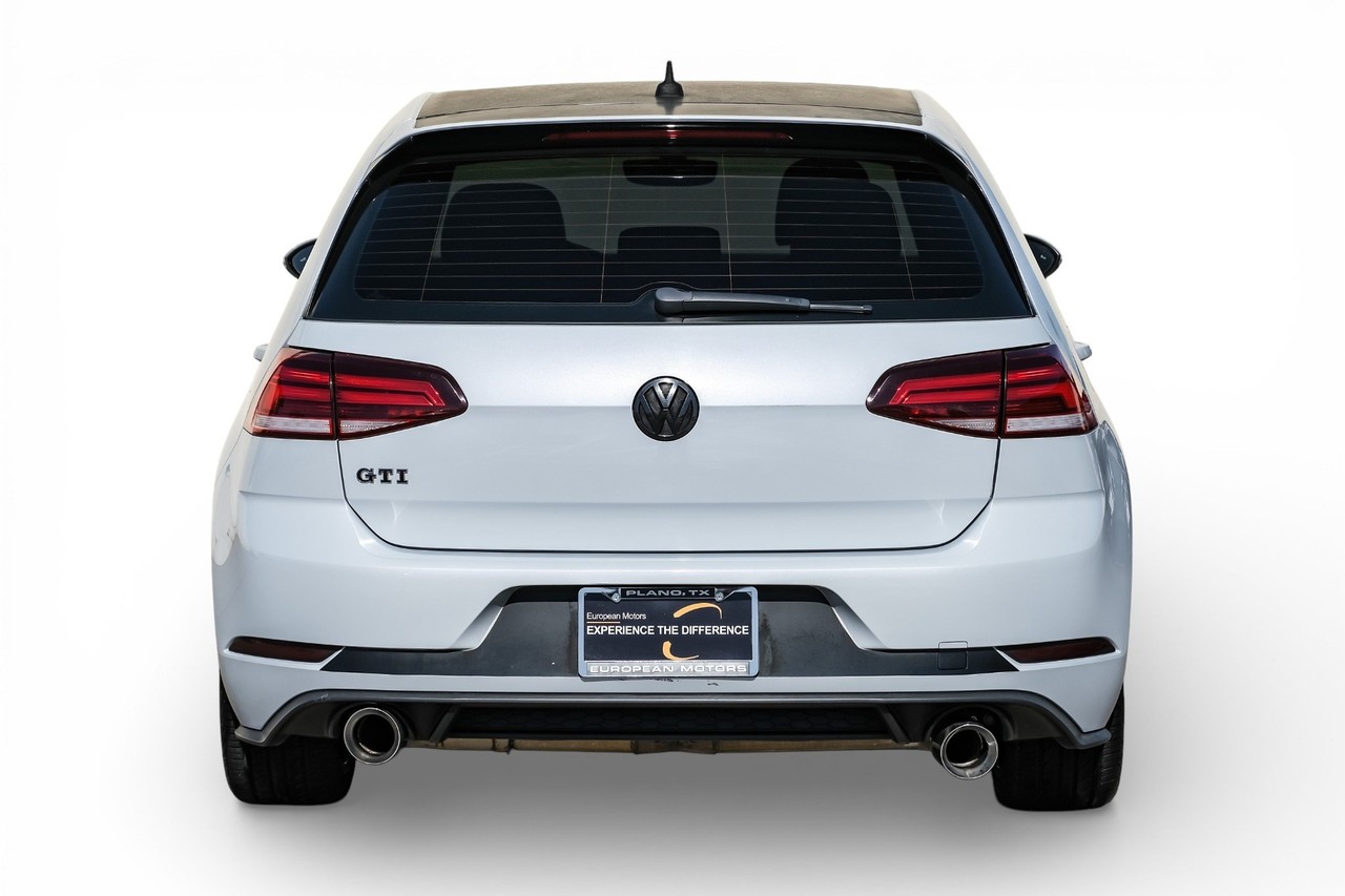 Volkswagen Golf GTI Vehicle Main Gallery Image 10