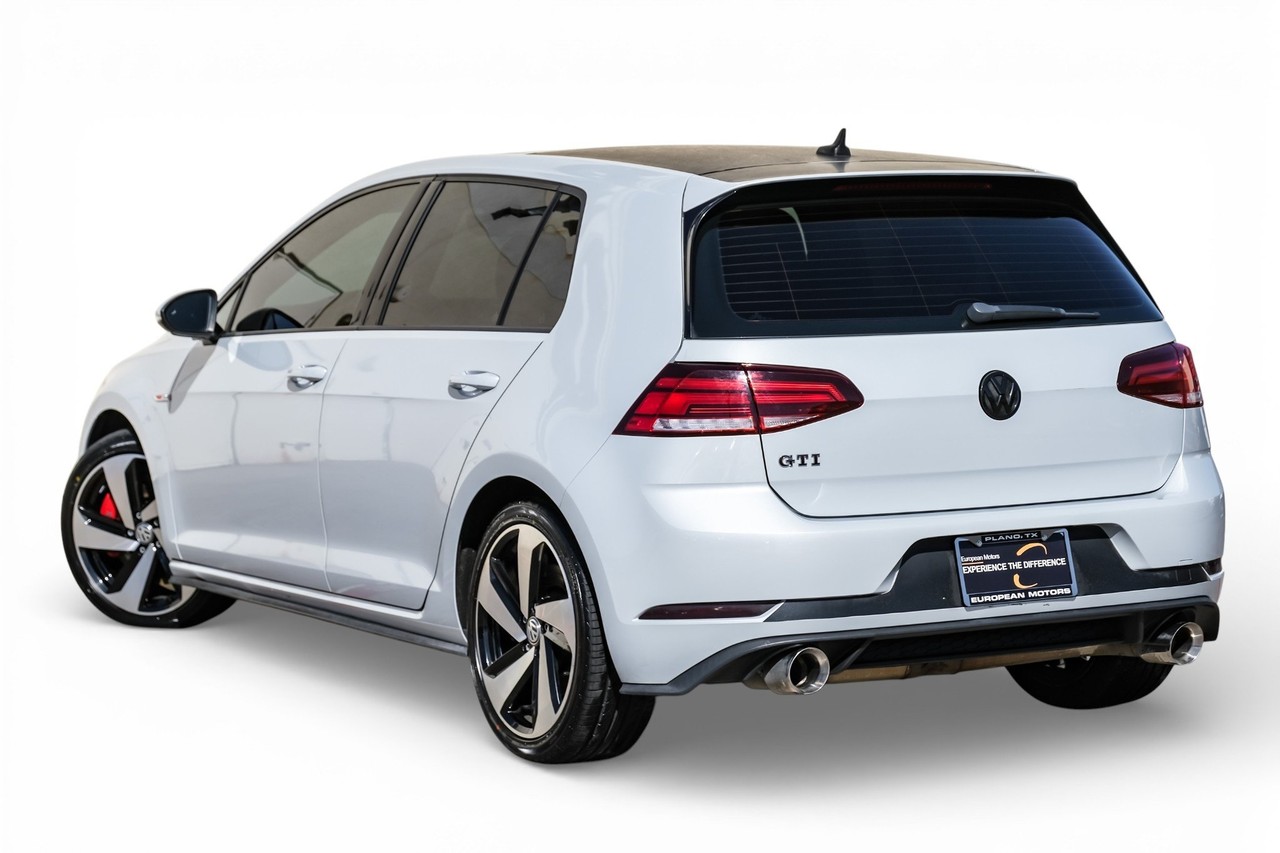 Volkswagen Golf GTI Vehicle Main Gallery Image 11