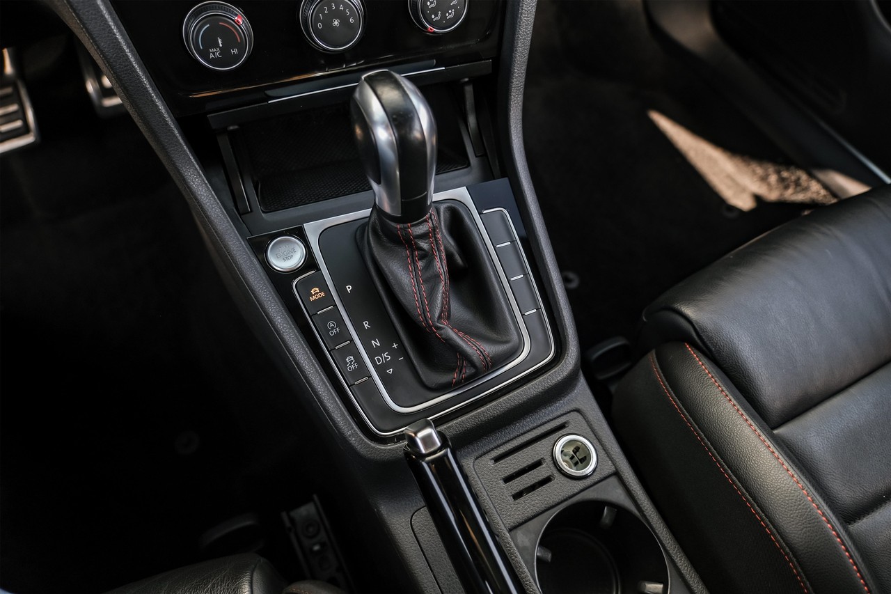 Volkswagen Golf GTI Vehicle Main Gallery Image 24