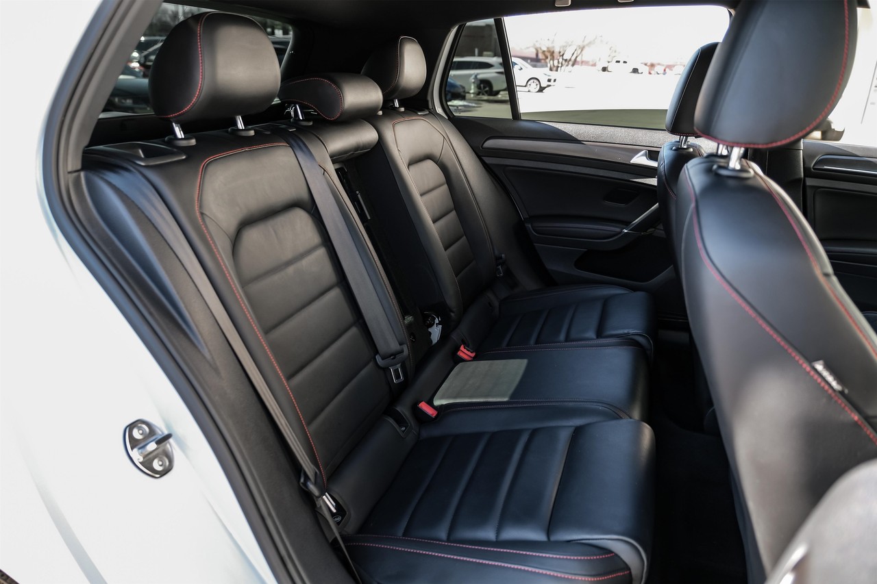 Volkswagen Golf GTI Vehicle Main Gallery Image 34