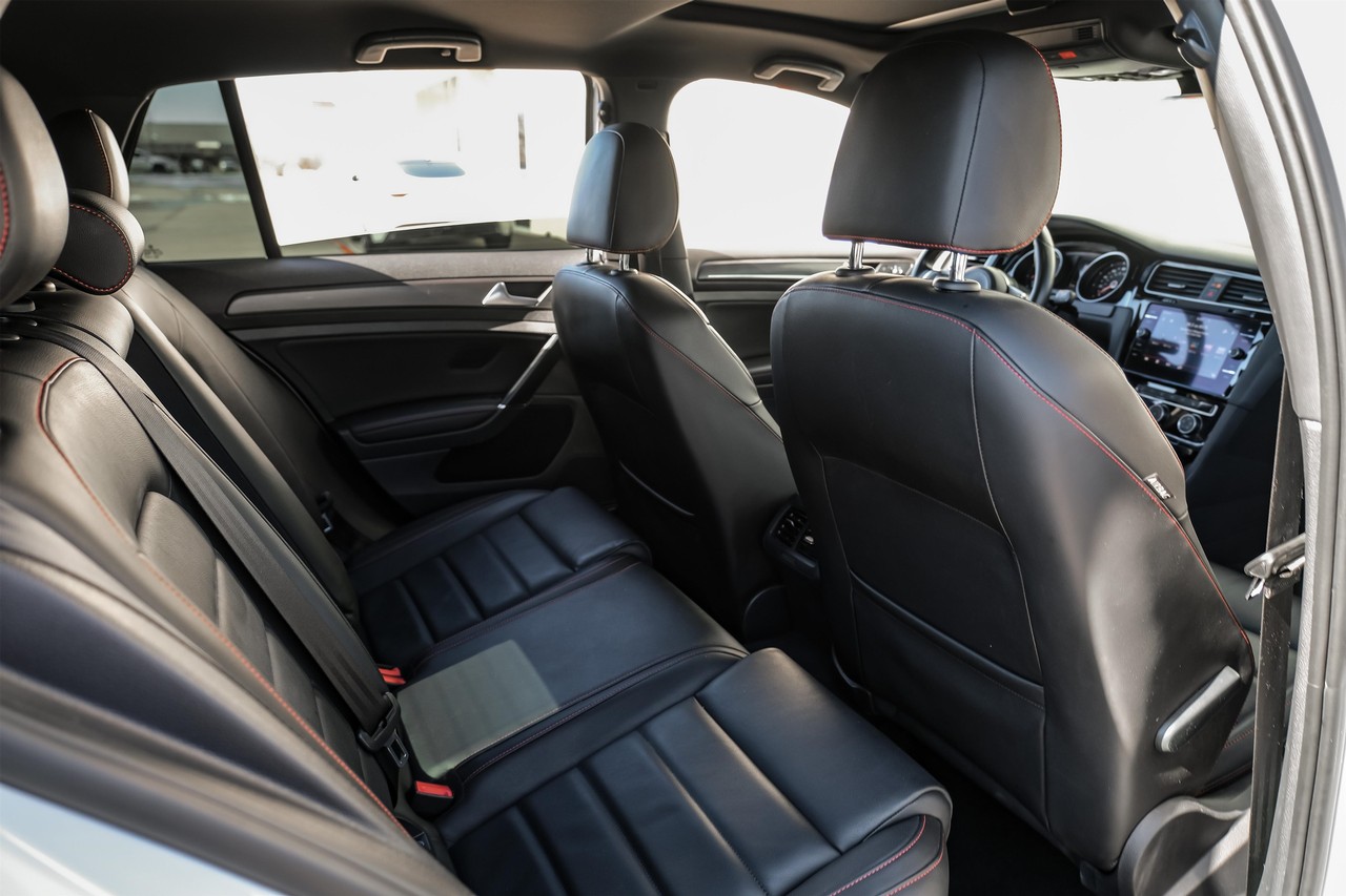 Volkswagen Golf GTI Vehicle Main Gallery Image 35