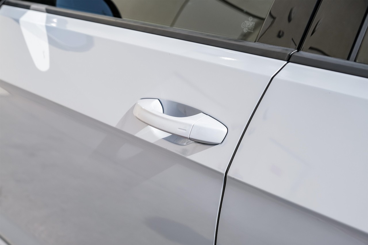 Volkswagen Golf GTI Vehicle Main Gallery Image 38