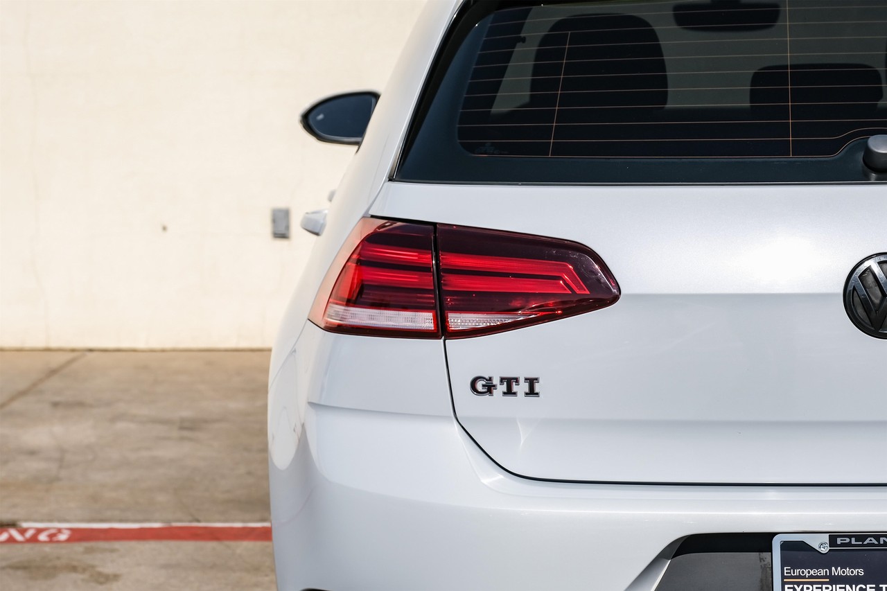 Volkswagen Golf GTI Vehicle Main Gallery Image 46