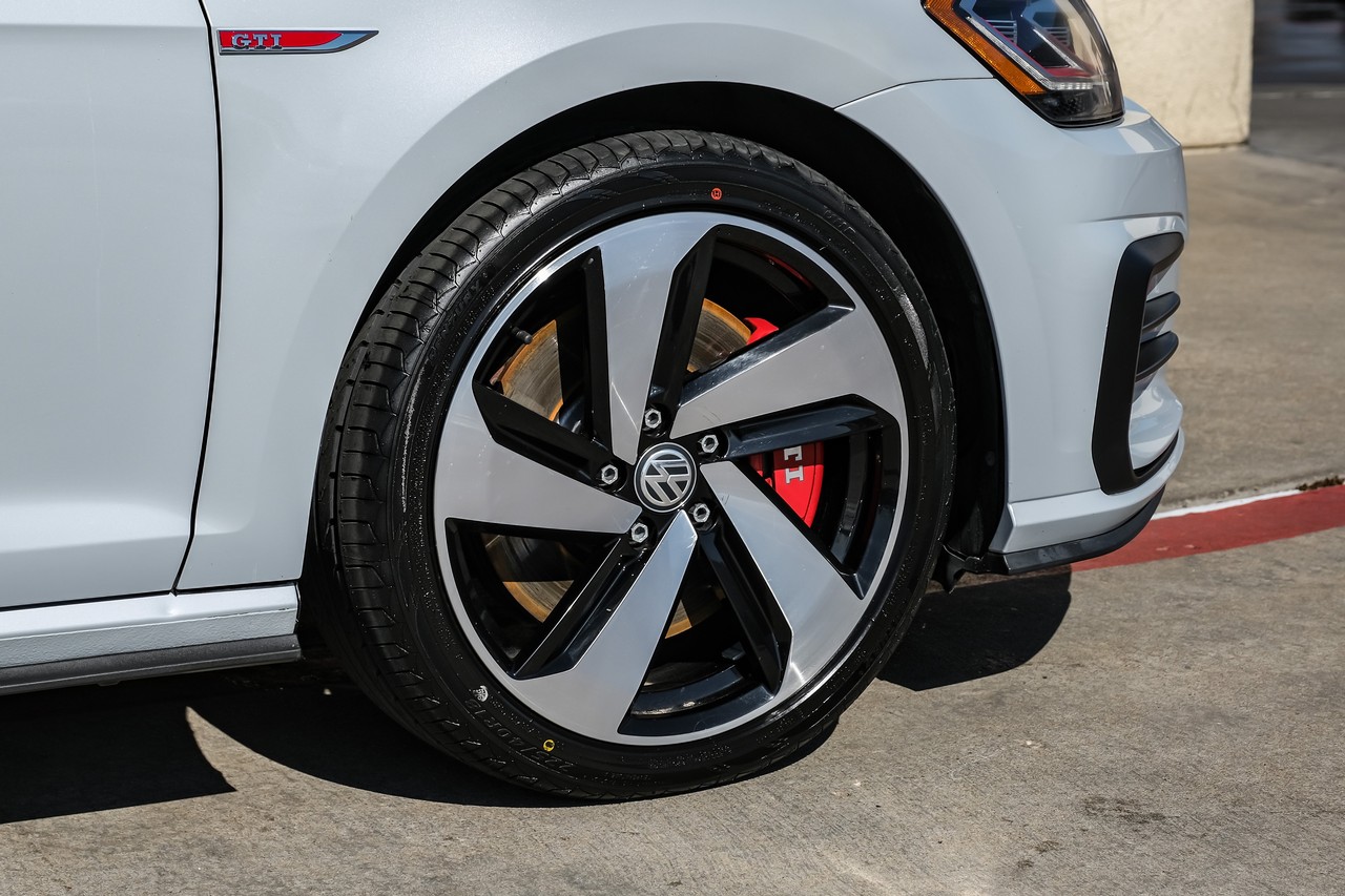 Volkswagen Golf GTI Vehicle Main Gallery Image 53