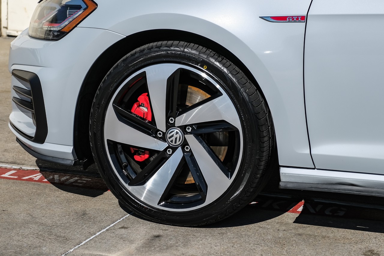 Volkswagen Golf GTI Vehicle Main Gallery Image 54