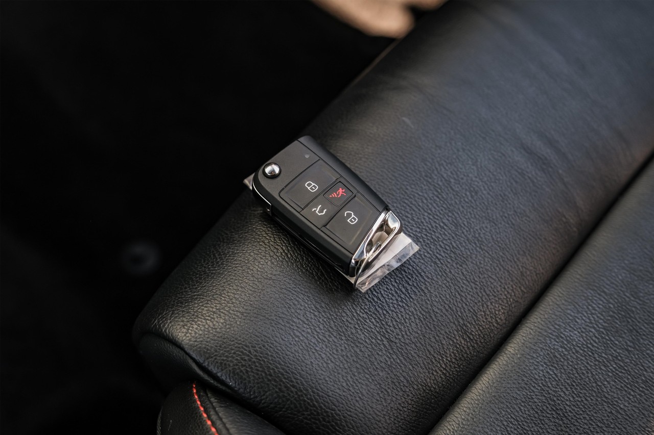 Volkswagen Golf GTI Vehicle Main Gallery Image 56