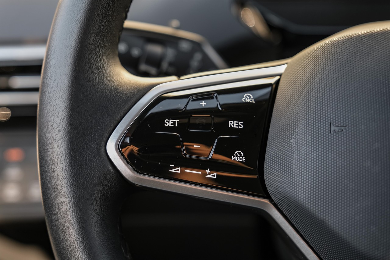 Volkswagen ID.4 Vehicle Main Gallery Image 16