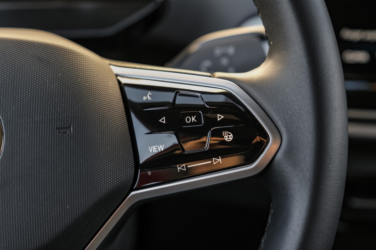 Volkswagen ID.4 Vehicle Main Gallery Image 17