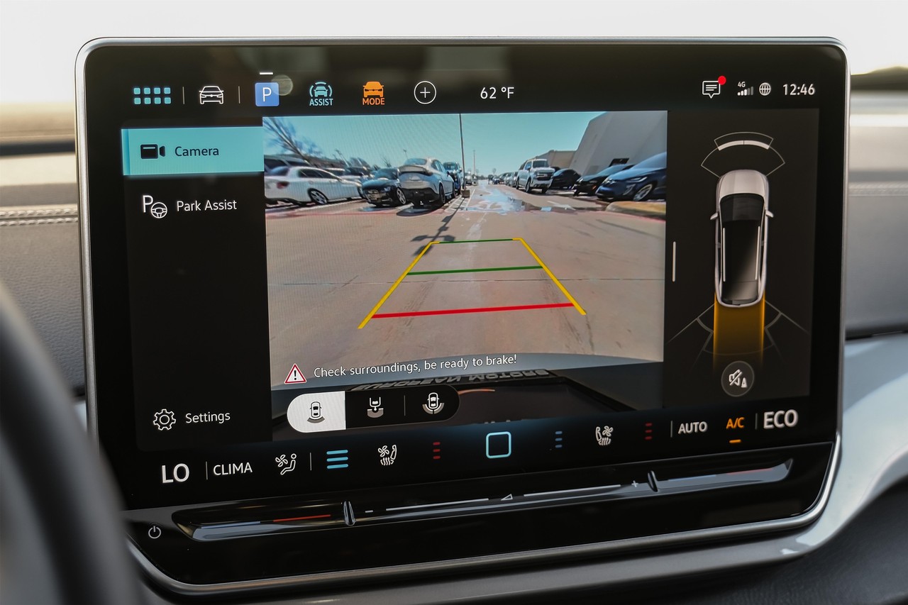 Volkswagen ID.4 Vehicle Main Gallery Image 21