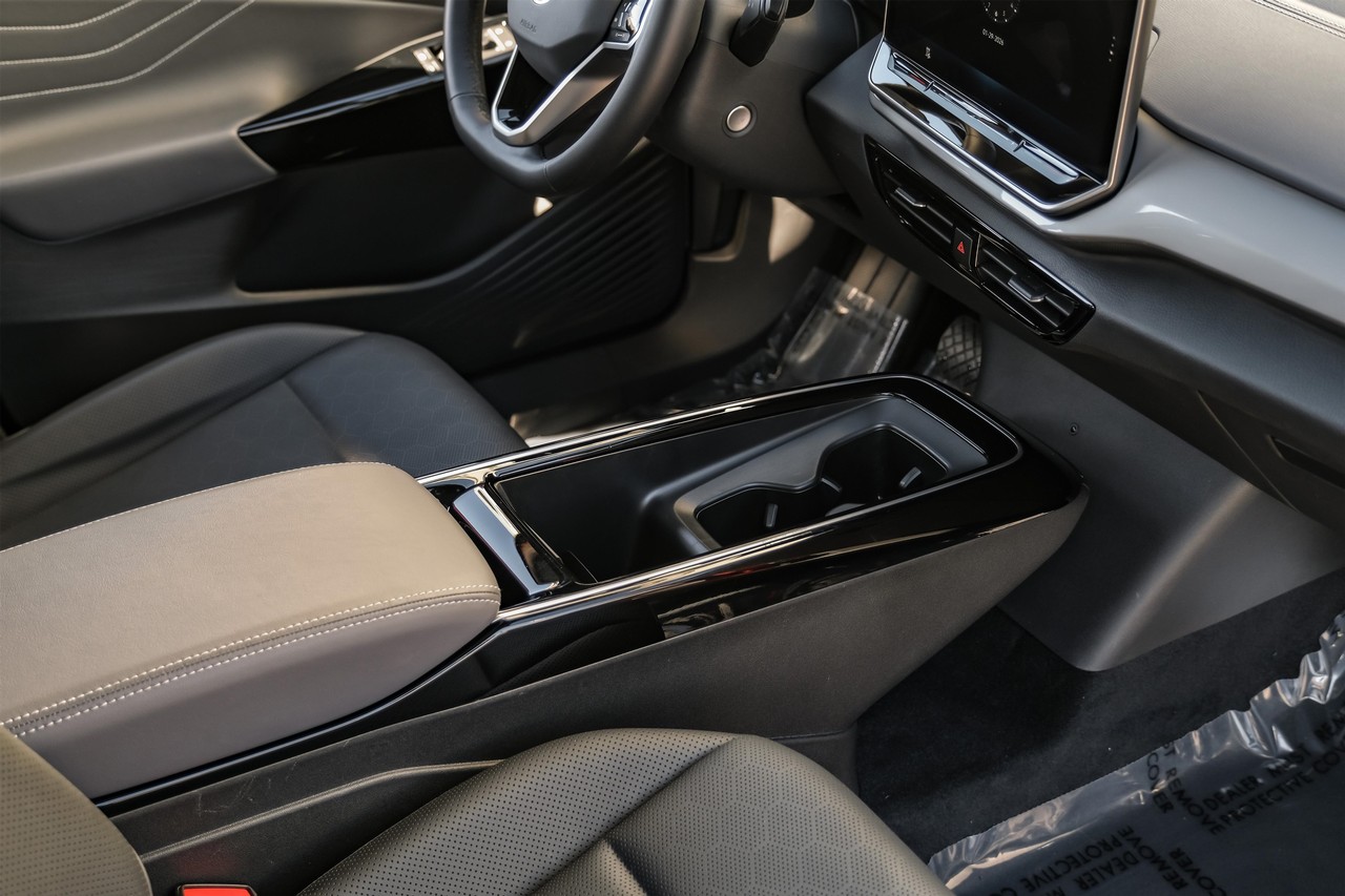 Volkswagen ID.4 Vehicle Main Gallery Image 22