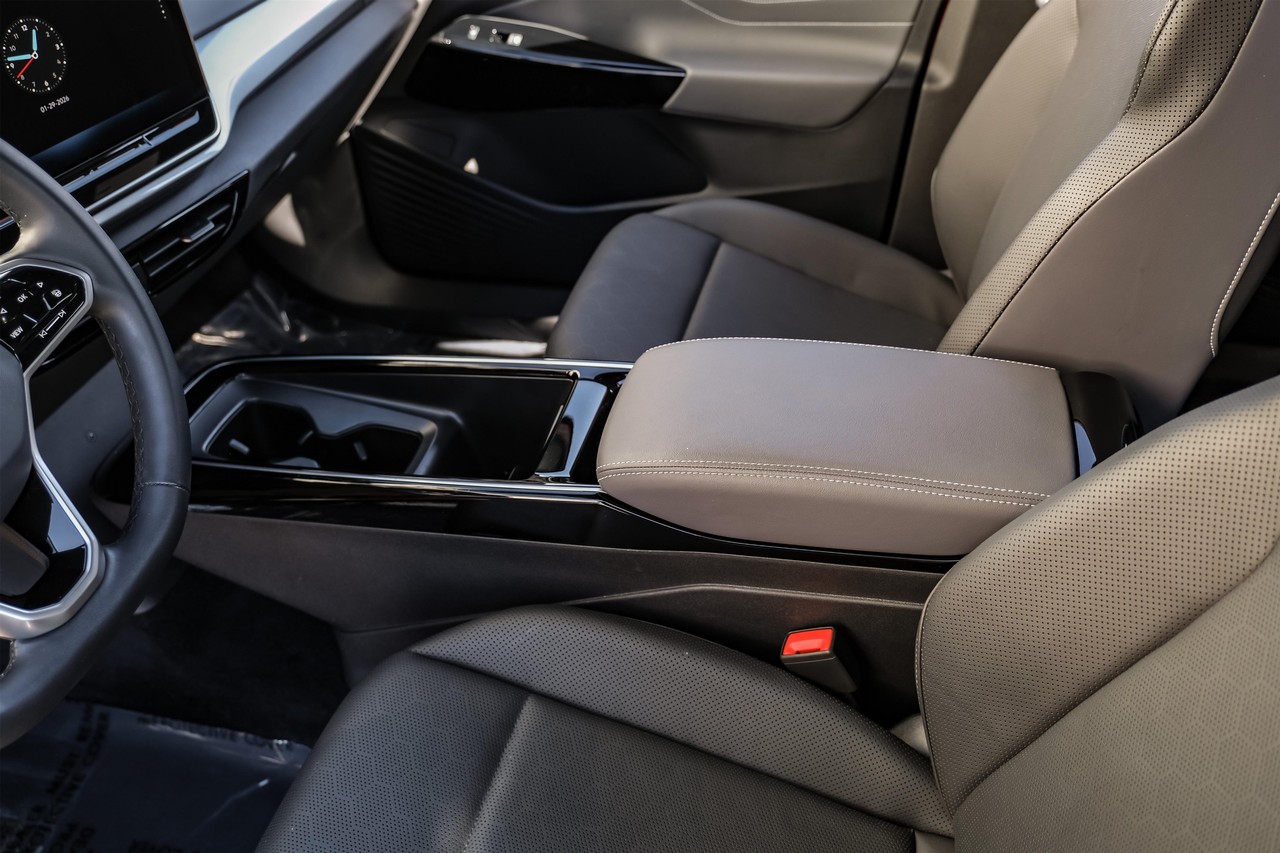 Volkswagen ID.4 Vehicle Main Gallery Image 23