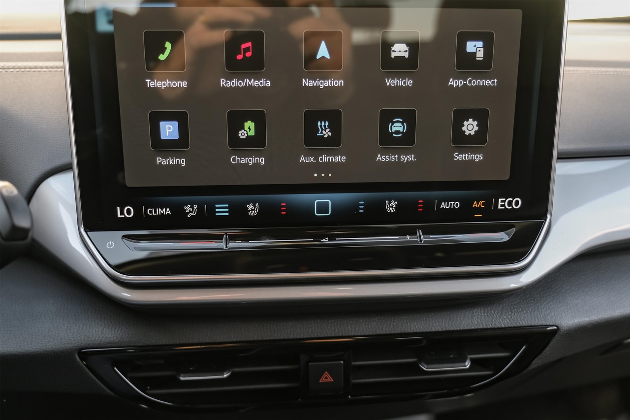 Volkswagen ID.4 Vehicle Main Gallery Image 25