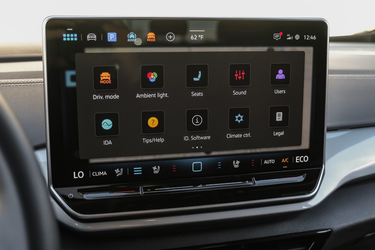 Volkswagen ID.4 Vehicle Main Gallery Image 29