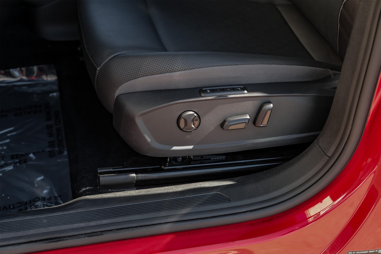 Volkswagen ID.4 Vehicle Main Gallery Image 32