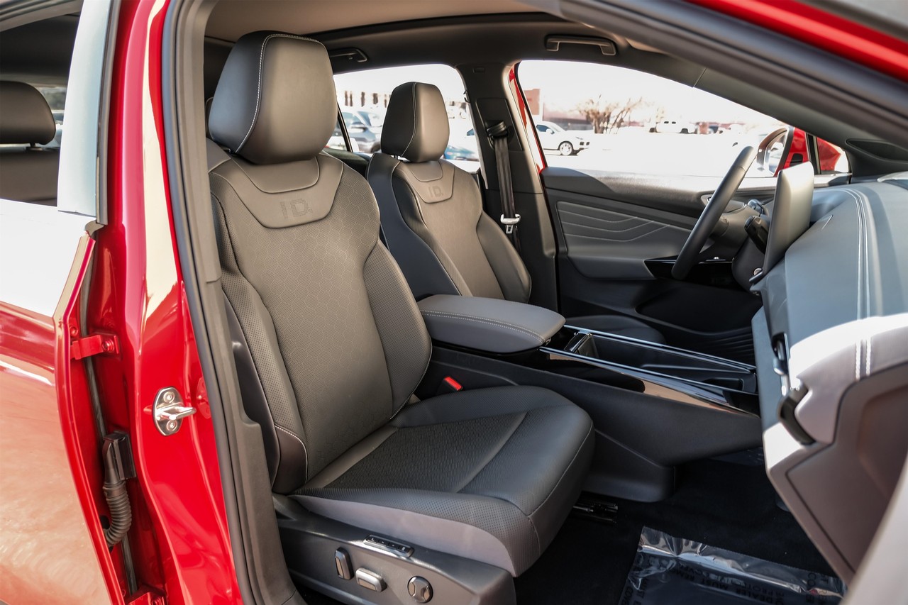 Volkswagen ID.4 Vehicle Main Gallery Image 34