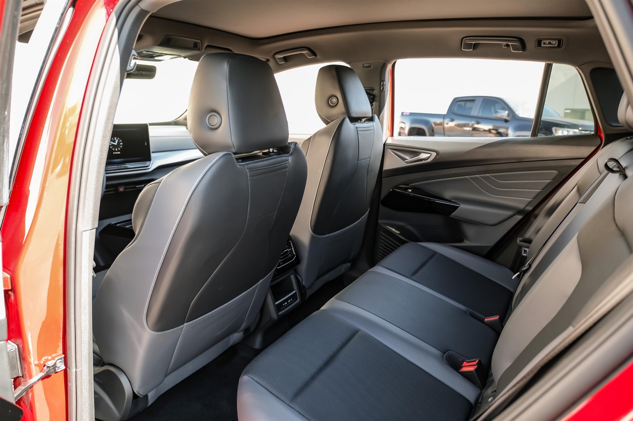 Volkswagen ID.4 Vehicle Main Gallery Image 37