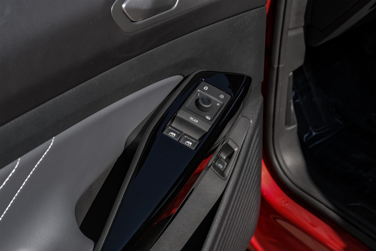 Volkswagen ID.4 Vehicle Main Gallery Image 42