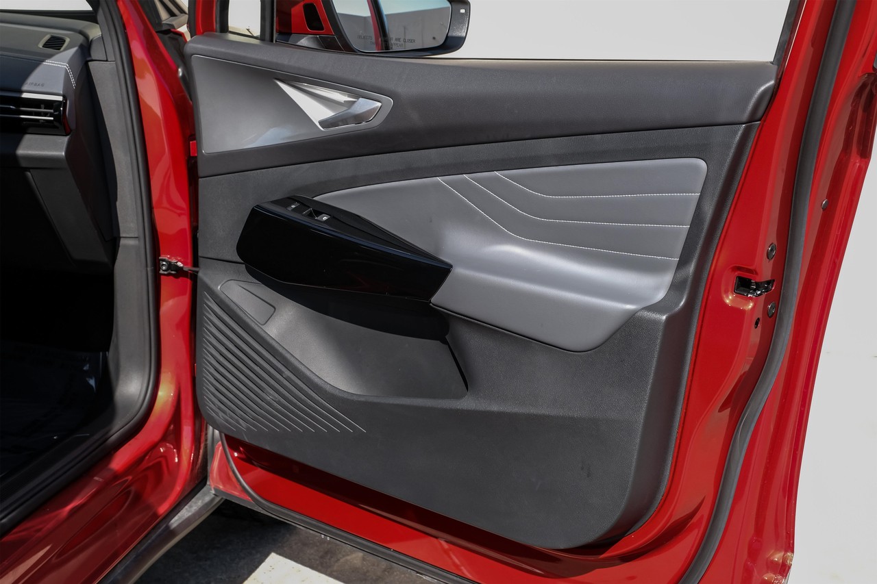 Volkswagen ID.4 Vehicle Main Gallery Image 43