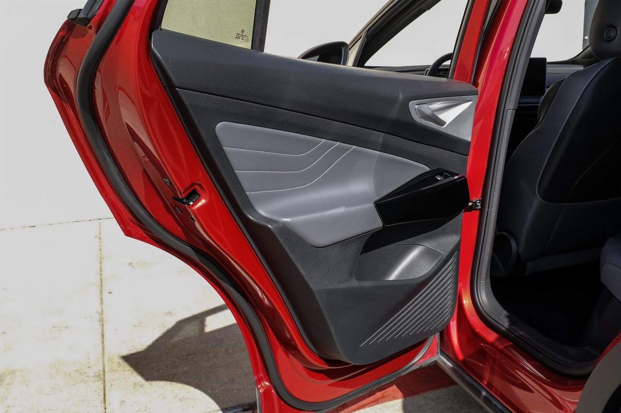 Volkswagen ID.4 Vehicle Main Gallery Image 44