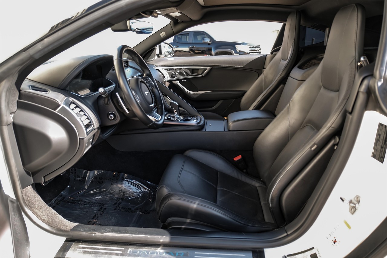 Jaguar F-Type Vehicle Main Gallery Image 04