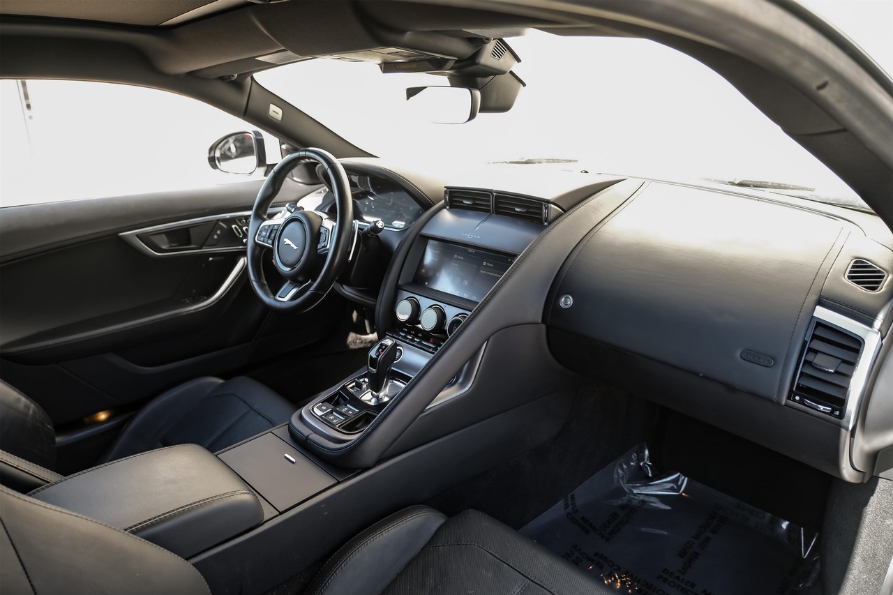 Jaguar F-Type Vehicle Main Gallery Image 12