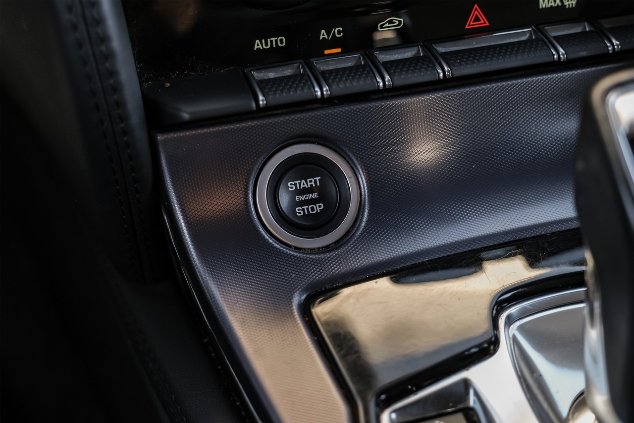 Jaguar F-Type Vehicle Main Gallery Image 19