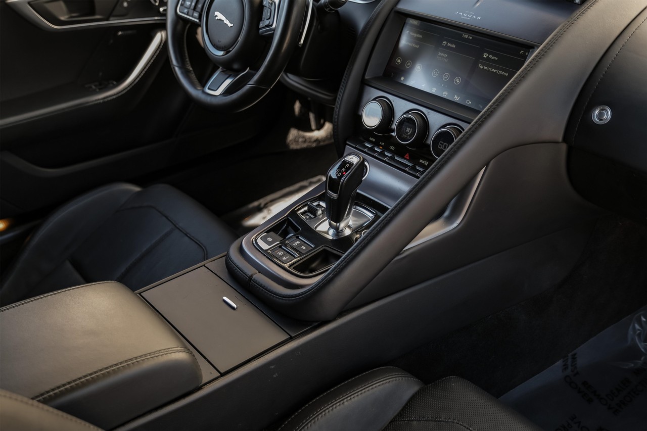 Jaguar F-Type Vehicle Main Gallery Image 22