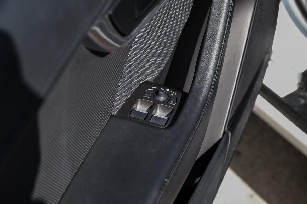 Jaguar F-Type Vehicle Main Gallery Image 36